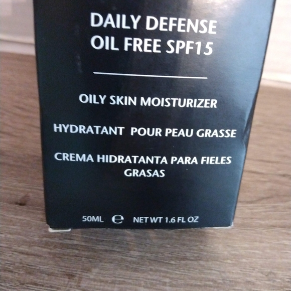 Adrien Arpel Daily Defense Skin Moisturizer - Picture 4 of 7